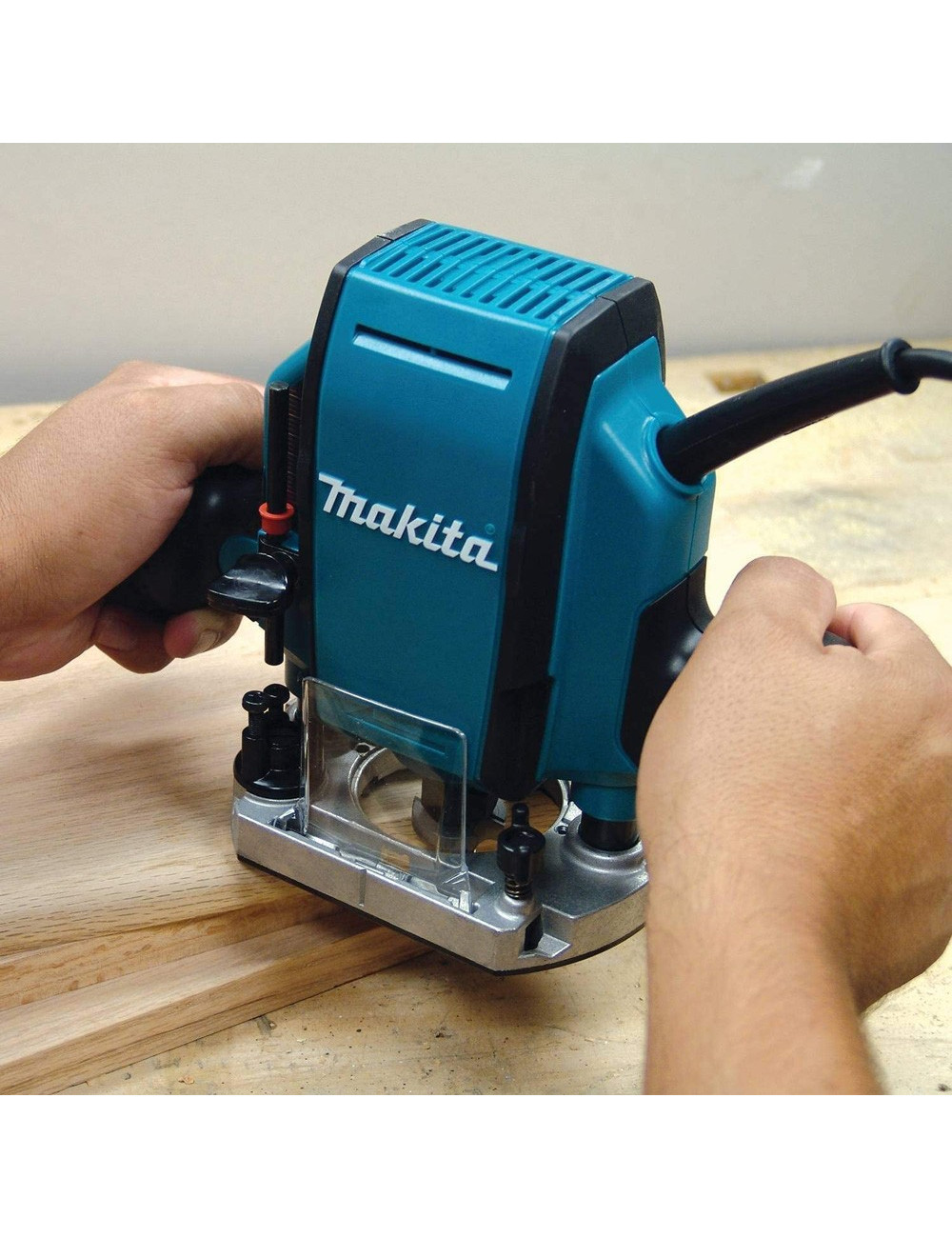 MAKITA RP0900 ROUTER (PLUNGE TYPE) 8 MM 900W