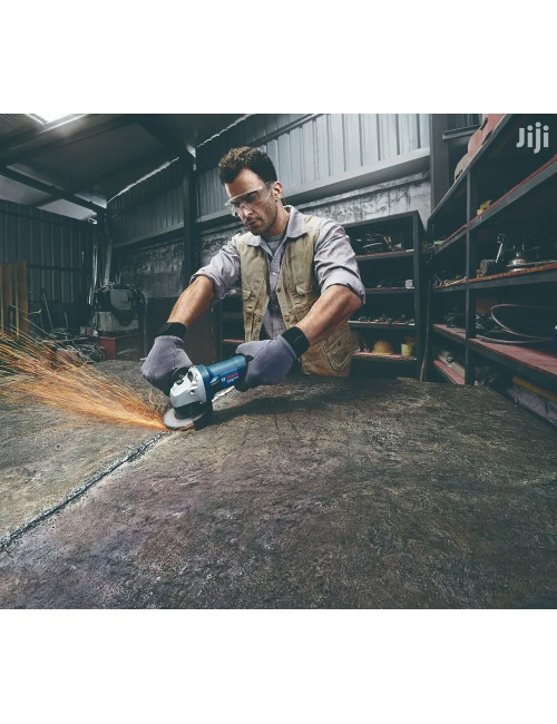 BOSCH GWS 6700-115 ANGLE GRINDER 4.5"
