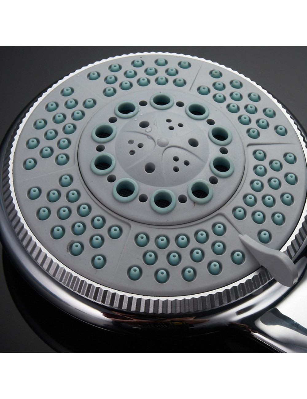 Large round shower head without rubbing