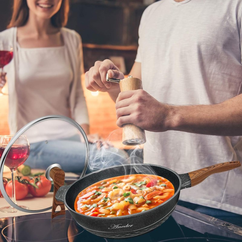 LARGE FRYING PAN WITH BLACK LID