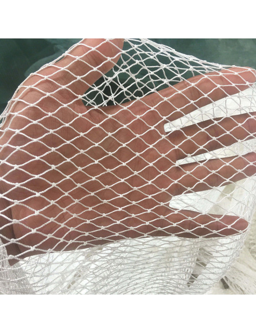 NYLON DECORATION NET 210D/15PLY 1-1/4" 80MD X 100FT SNOW WHITE