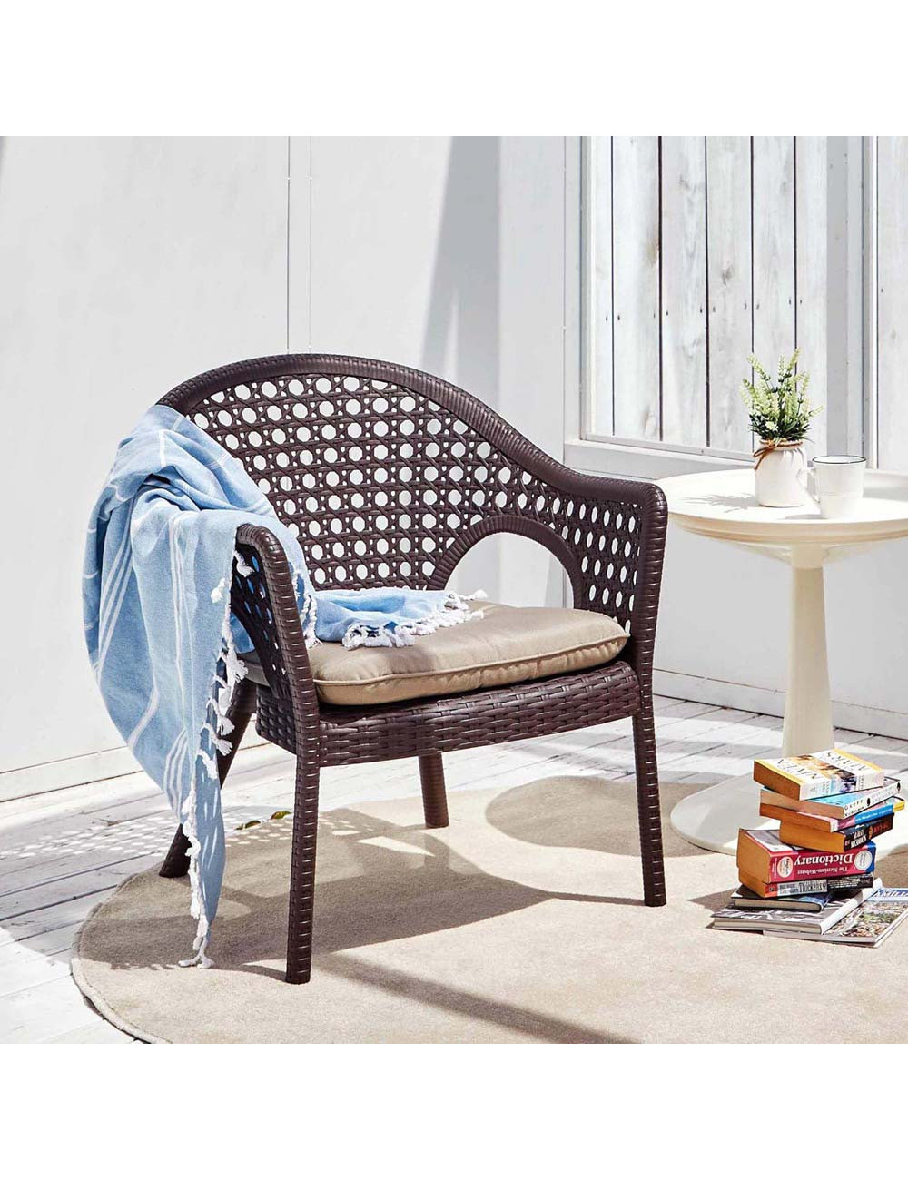 999 PLASTIC CHAIR WITH ARM