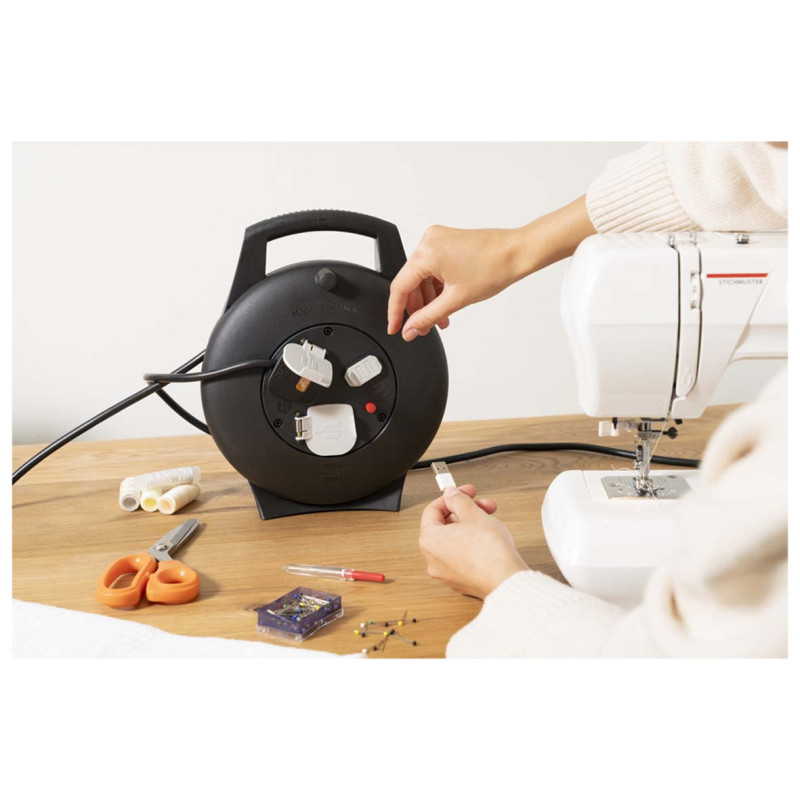 VL-X V315 U BG DOMESTIC CABLE REEL 13 AMP 2WAY+2USB15 MTR
